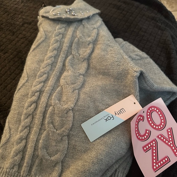 Witty Fox Pearl Sweater - Picture 5 of 5